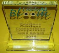 Jenny Chamberlain's gold award for the 2016 Leeds In Bloom competition - click for full size image